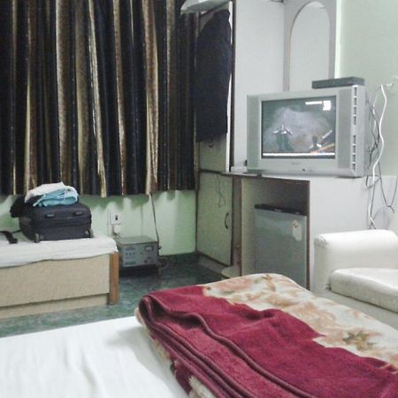Hotel Woodland Deluxe Nowe Delhi Zewnętrze zdjęcie