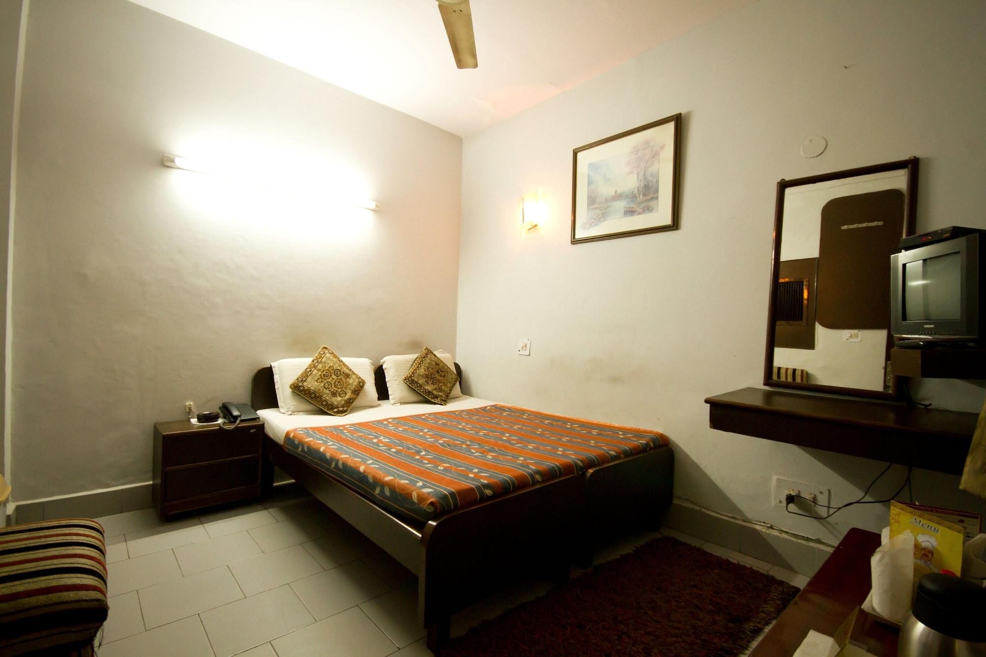 Hotel Woodland Deluxe Nowe Delhi Zewnętrze zdjęcie