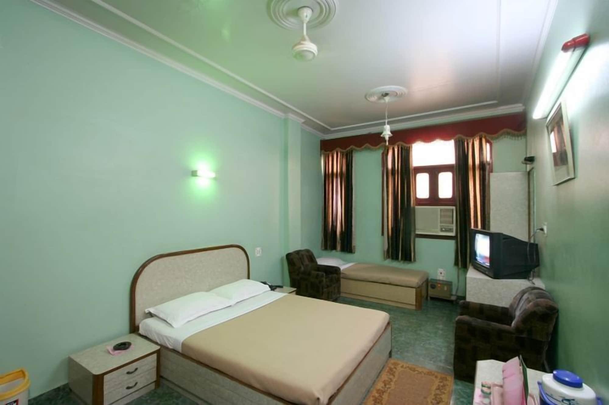 Hotel Woodland Deluxe Nowe Delhi Zewnętrze zdjęcie