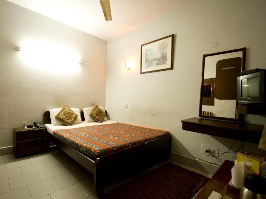 Hotel Woodland Deluxe Nowe Delhi Zewnętrze zdjęcie