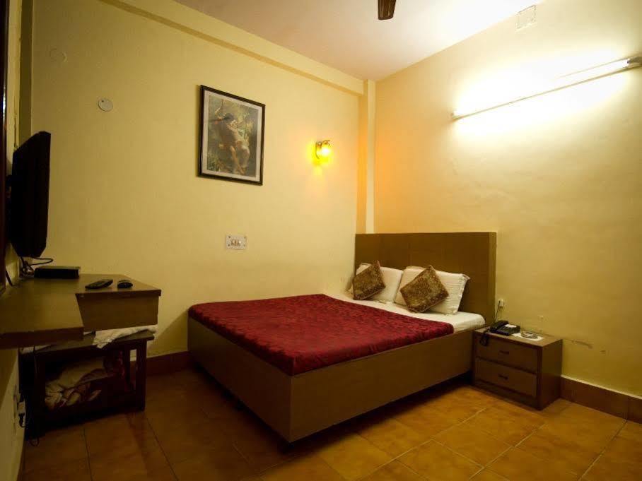 Hotel Woodland Deluxe Nowe Delhi Zewnętrze zdjęcie