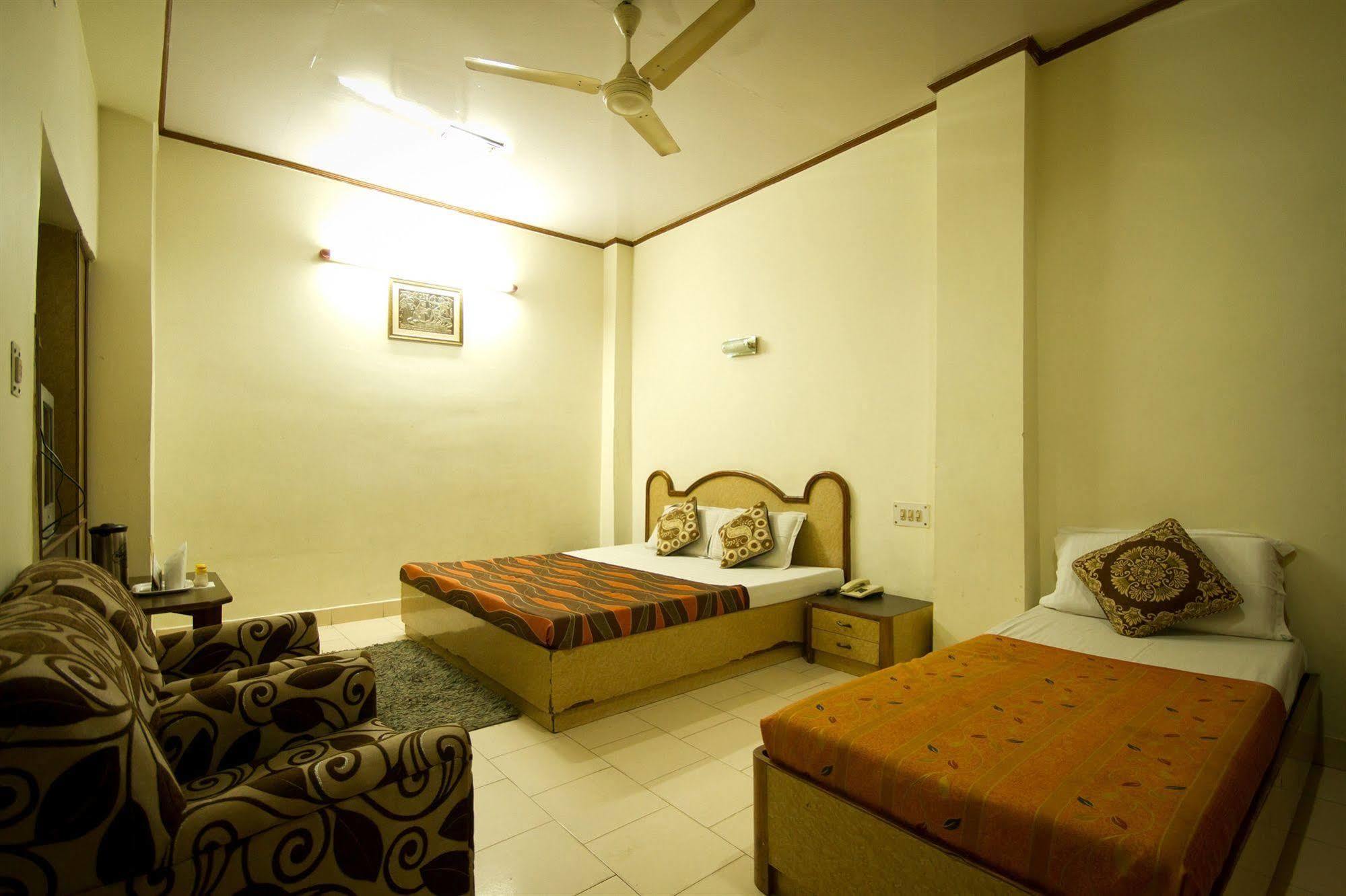 Hotel Woodland Deluxe Nowe Delhi Zewnętrze zdjęcie