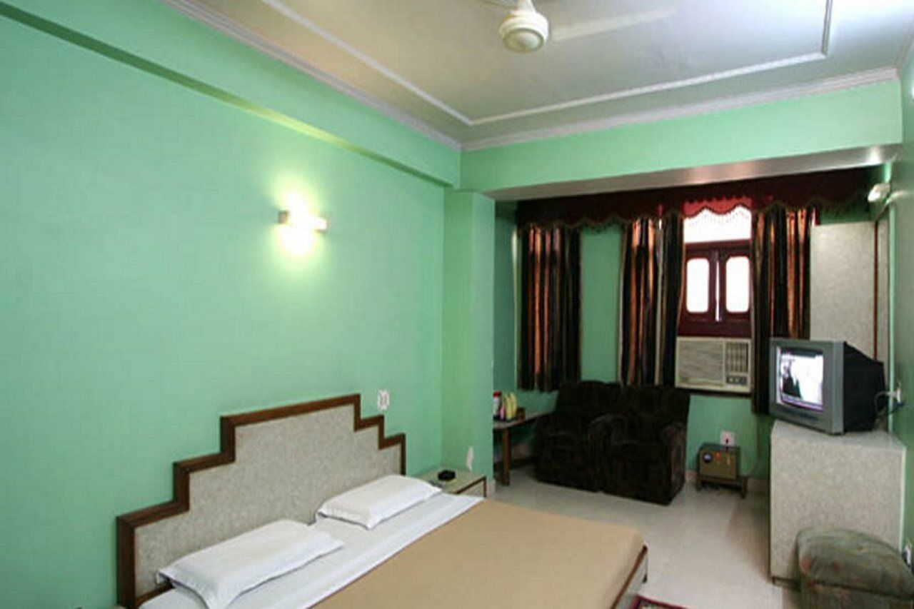 Hotel Woodland Deluxe Nowe Delhi Zewnętrze zdjęcie